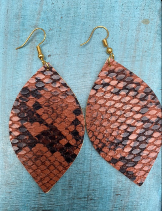 Resa & Design Co. Single Layer Earrings