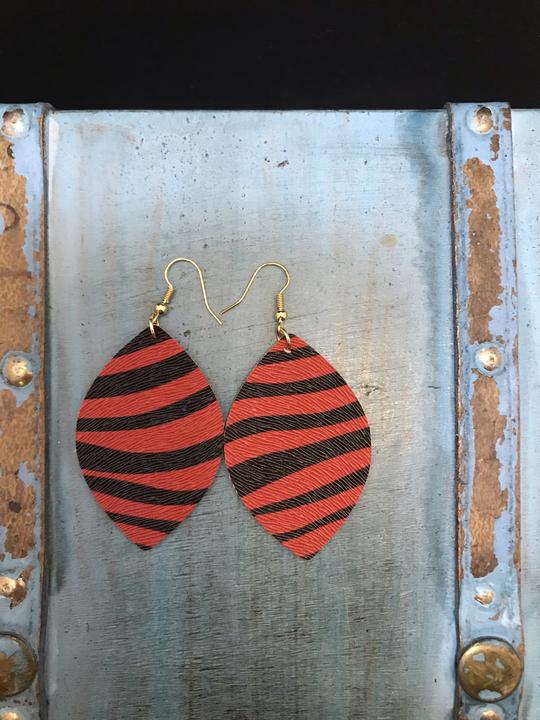 Resa & Design Co. Single Layer Earrings